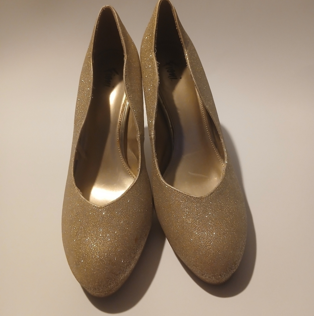 Fioni Brand Gold Sparkly Heels. Size 11.